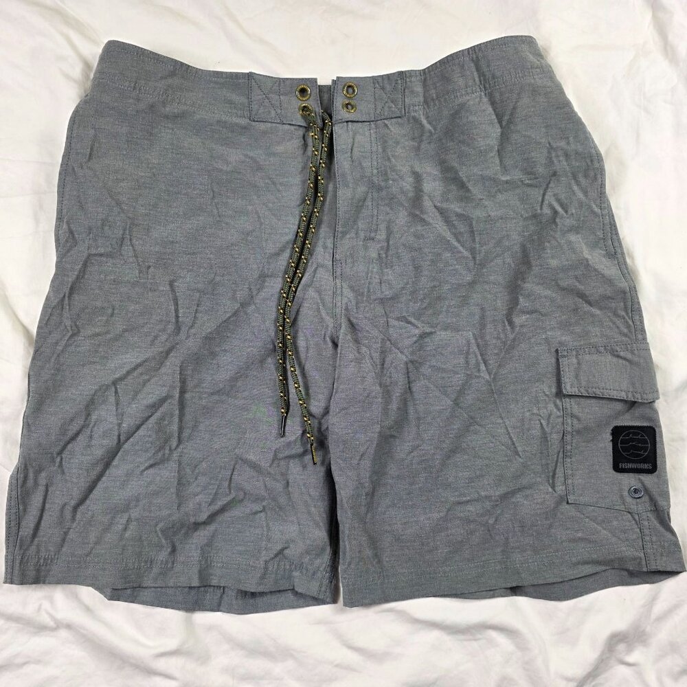 Fishworks QuatroStretch Mens Size 38 Gray Cargo Board Shorts Fishing Outdoor
